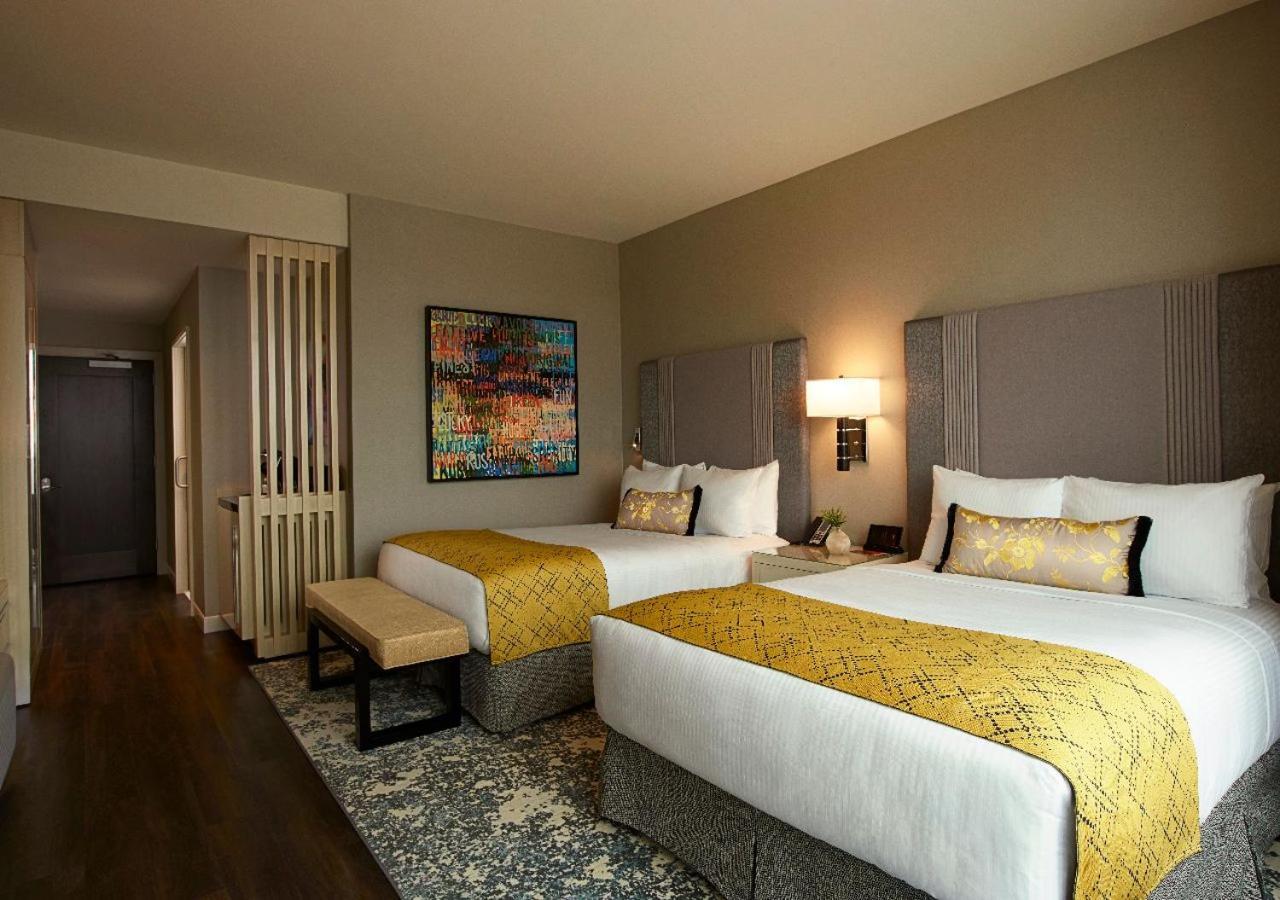 Deluxe Queen Room